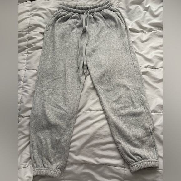 Fabletics Light Gray Drawstring Sweatpants - Picture 2 of 4